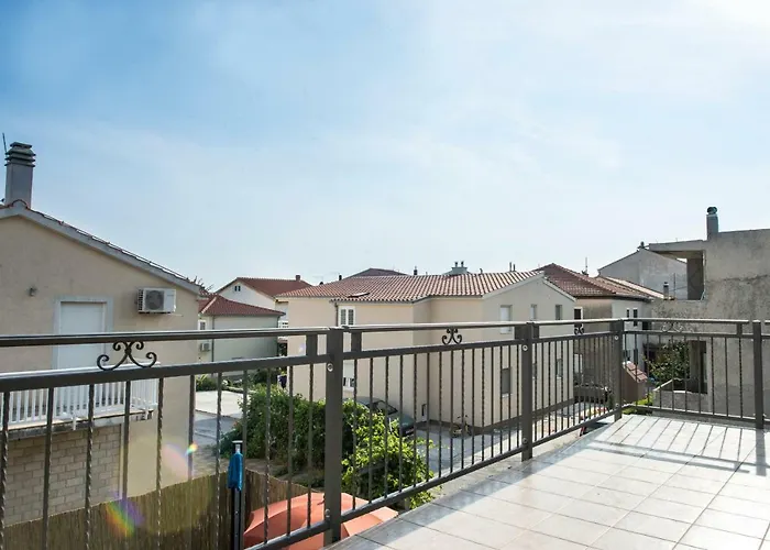Villa Mira
