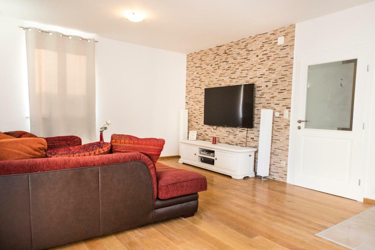 Mira Villa Kastela