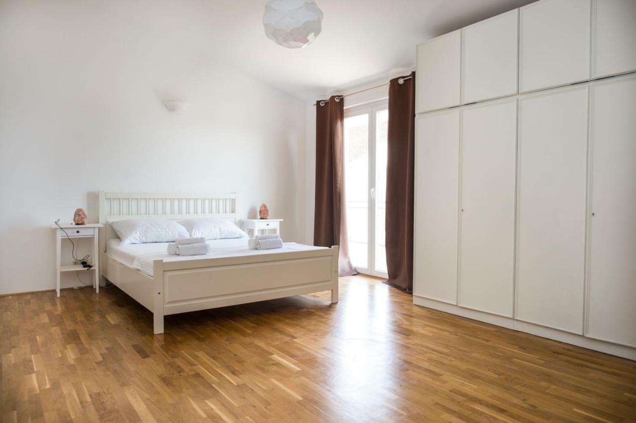 Mira * Kastela