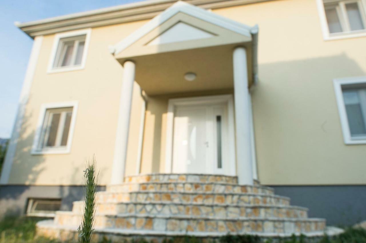 Villa Mira *